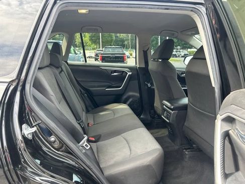 Used 2022 Toyota RAV4 XLE FWD image 18