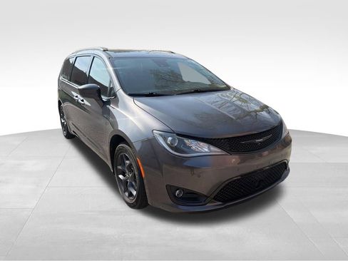 Used 2019 Chrysler Pacifica Touring-L w/ Advanced Safetytec Group FWD image 8