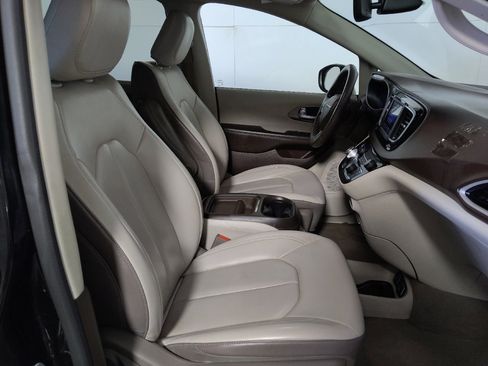 Used 2021 Chrysler Voyager Lxi FWD image 21