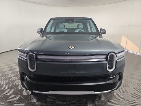 Used 2025 Rivian R1T Adventure image 8