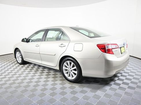 Used 2014 Toyota Camry LE image 4