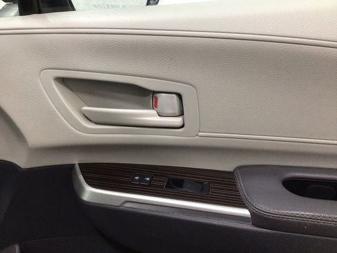 Used 2024 Toyota Sienna LE image 31