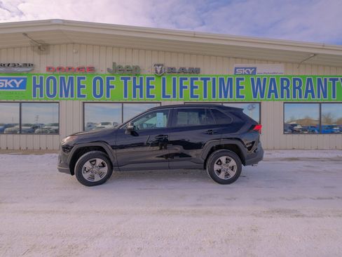 Used 2024 Toyota RAV4 XLE image 3