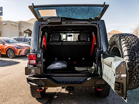 Used 2017 Jeep Wrangler Unlimited Rubicon image 34