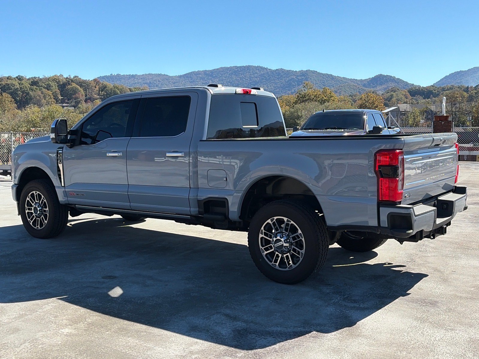 Used 2025 Ford F250 Platinum w/ Platinum Plus Package AWD/4WD image 5
