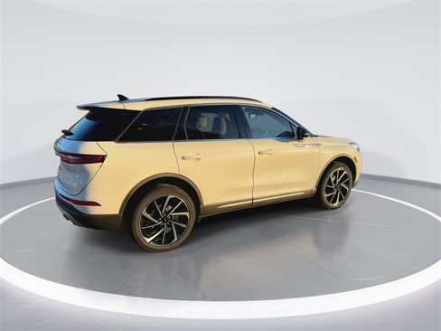 New 2026 Lincoln Corsair Reserve image 8