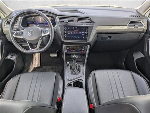 Used 2024 Volkswagen Tiguan SE image 16
