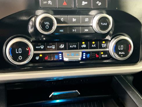 Used 2024 Ford Expedition XLT AWD/4WD image 27