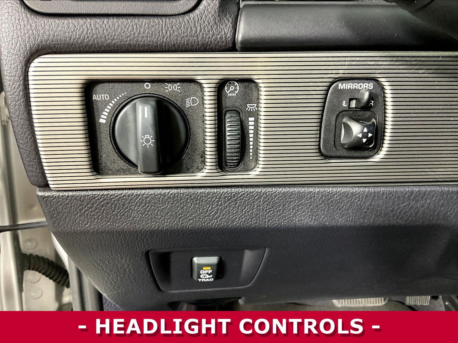 Used 2004 Ford Thunderbird RWD image 28
