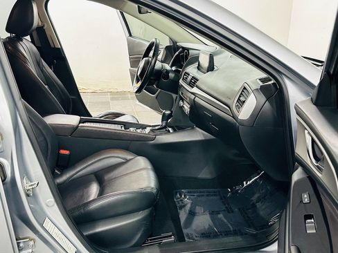 Used 2018 MAZDA MAZDA3 Touring FWD image 6