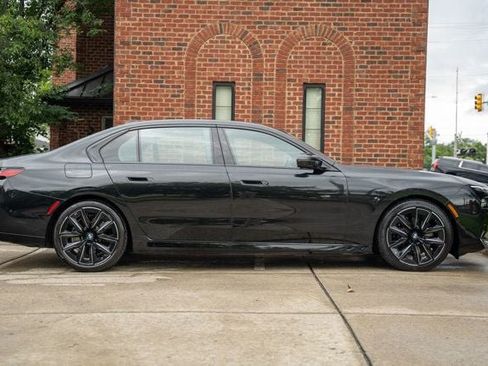 Used 2024 BMW 740i xDrive AWD/4WD image 4