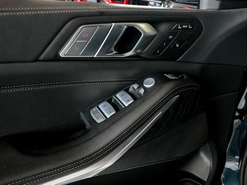 Used 2022 BMW X7 xDrive40i w/ Premium Package image 17