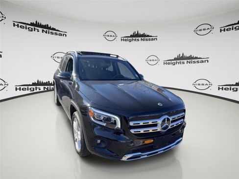 Used 2023 Mercedes-Benz GLB 250 4MATIC w/ Premium Package image 4