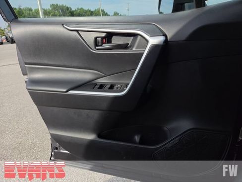 Used 2022 Toyota RAV4 LE w/ Carpet Mat Package (TMS) AWD/4WD image 16