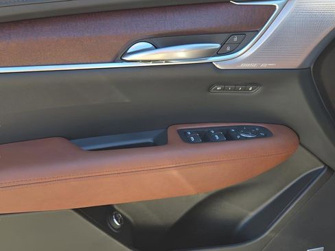 Used 2025 Cadillac XT5 Premium Luxury w/ Technology Package image 13