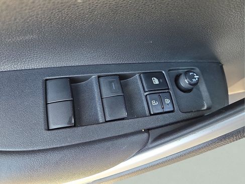 Used 2022 Toyota Corolla Cross XLE image 15