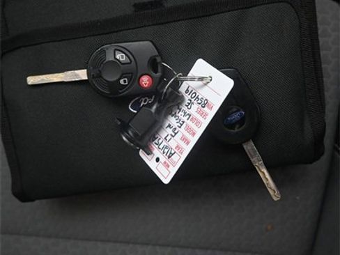 Used 2017 Ford Escape SE w/ Equipment Group 201A image 9