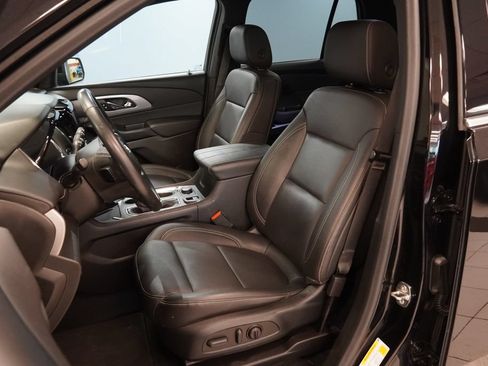 Used 2023 Chevrolet Traverse LT AWD/4WD image 3