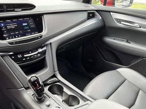 Used 2025 Cadillac XT5 Luxury w/ LPO, Floor Liner Package FWD image 17