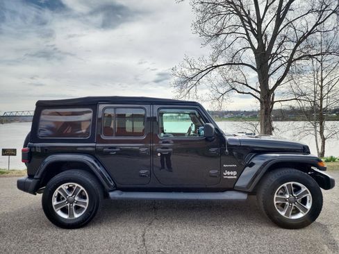 Used 2018 Jeep Wrangler Unlimited Sahara w/ LED Lighting Group image 6