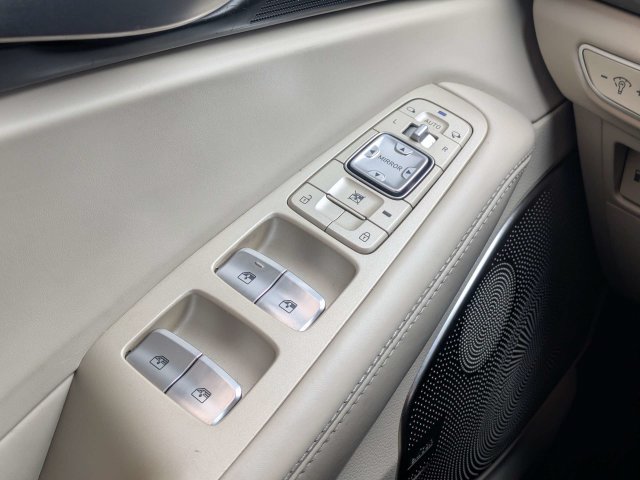 Used 2017 Genesis G90 3.3T Premium RWD image 25