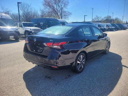 Used 2021 Nissan Versa SV image 3