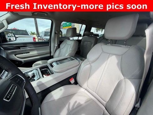 Used 2024 Jeep Wagoneer Series II w/ Flexible Seating Group RWD image 8