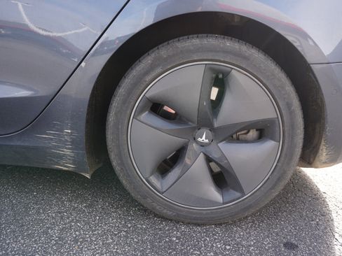 Used 2018 Tesla Model 3 Long Range image 4