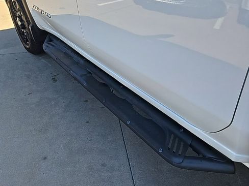 Used 2024 GMC Sierra 2500 AT4 image 11