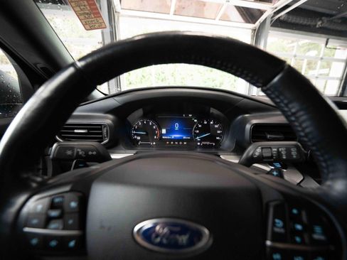 Used 2020 Ford Explorer XLT w/ Equipment Group 202A AWD/4WD image 15