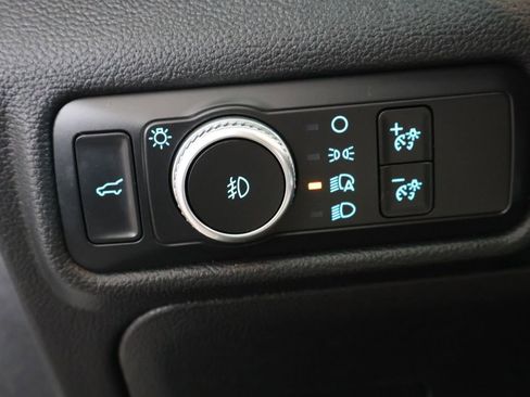 Used 2020 Ford Explorer XLT w/ Equipment Group 202A image 17