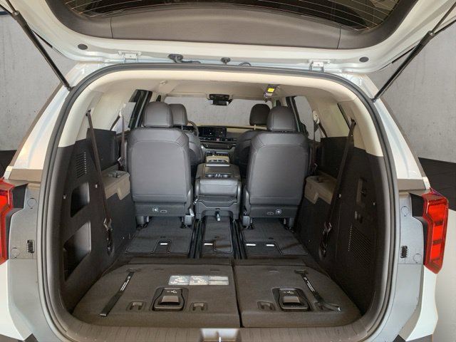 New 2027 Kia Carnival FWD image 3