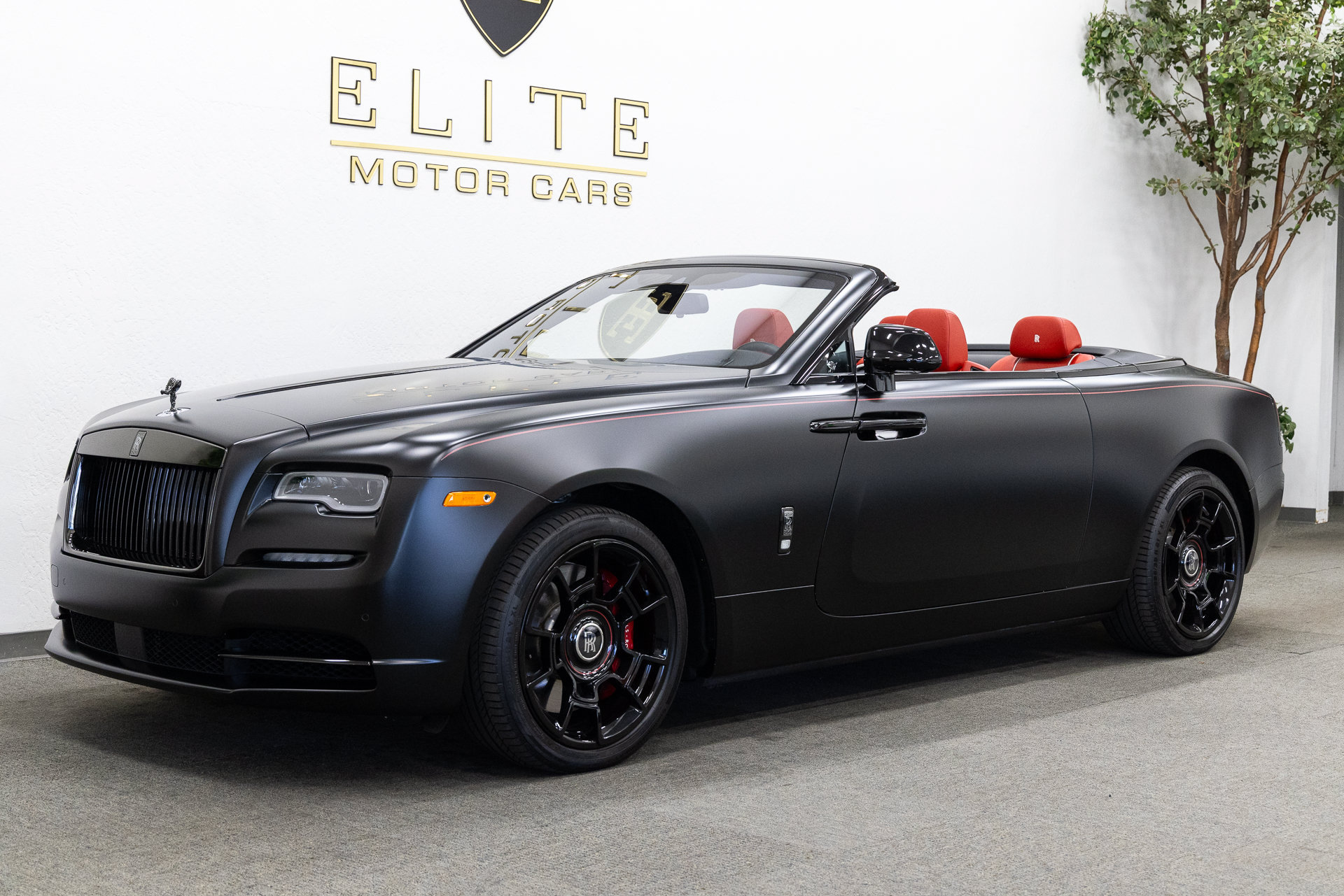 Used 2020 Rolls-Royce Dawn RWD image 1
