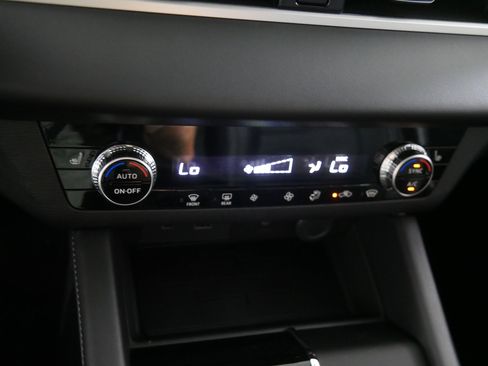 New 2025 Mitsubishi Outlander SE image 7