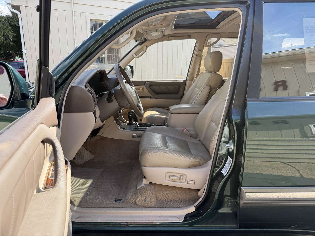 Used 1999 Toyota Land Cruiser w/ Leather Trim Pkg AWD/4WD image 19