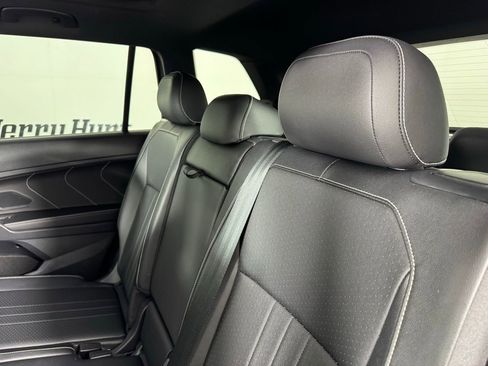 Used 2023 Volkswagen Tiguan SE R-Line FWD image 33