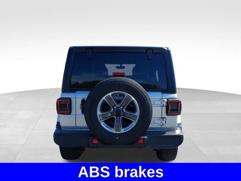 Used 2022 Jeep Wrangler Unlimited Sahara AWD/4WD image 13