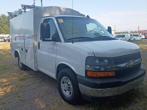 Used 2023 Chevrolet Express 3500 w/ Power Convenience Package RWD image 4