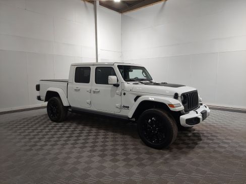 Used 2022 Jeep Gladiator Overland image 4