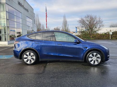 Used 2023 Tesla Model Y Long Range image 5