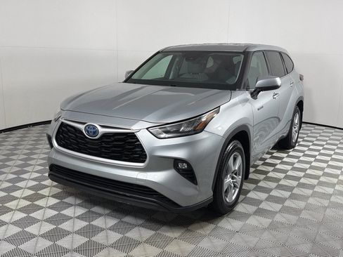 Used 2020 Toyota Highlander LE AWD/4WD image 9