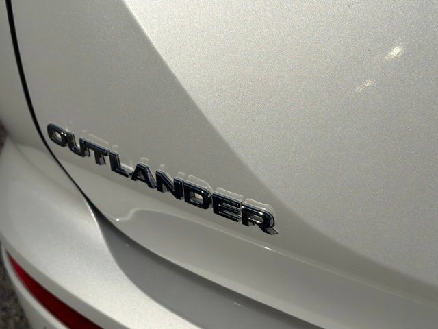 Used 2024 Mitsubishi Outlander SEL FWD image 13