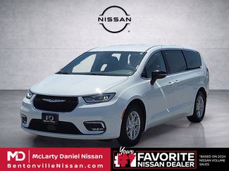 Used 2024 Chrysler Pacifica Touring-L FWD video 2