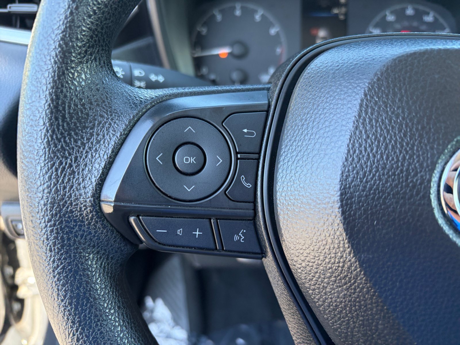 Certified 2025 Toyota Corolla LE FWD image 14