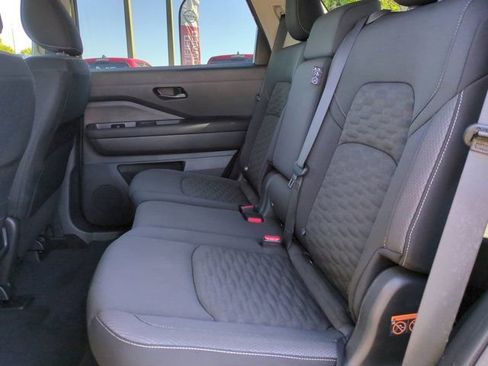 Certified 2025 Nissan Pathfinder SV FWD image 15
