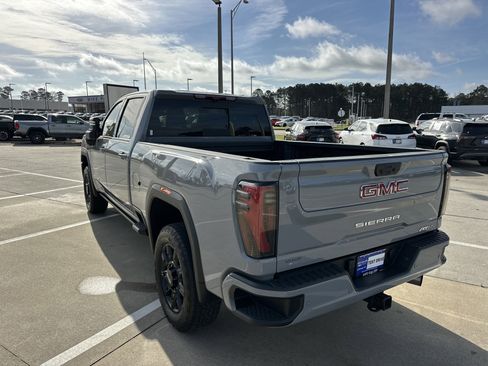 Used 2024 GMC Sierra 2500 AT4 w/ AT4 Premium Plus Package image 8