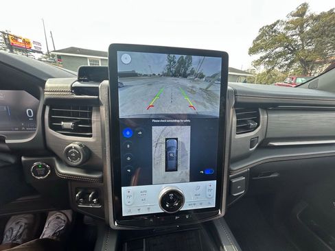 Used 2024 Ford Expedition Max Platinum image 44