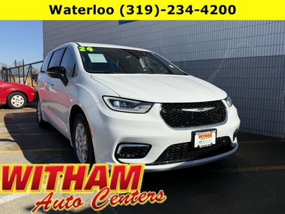 Used 2024 Chrysler Pacifica Touring-L