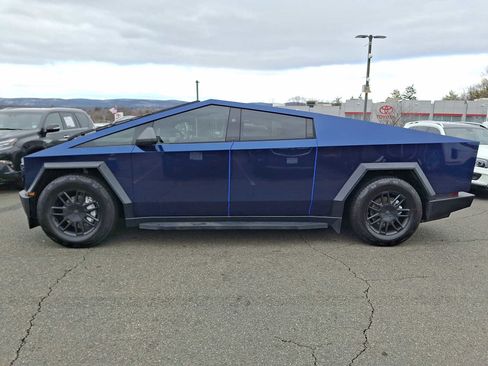 Used 2025 Tesla Cybertruck AWD Crew Cab image 7