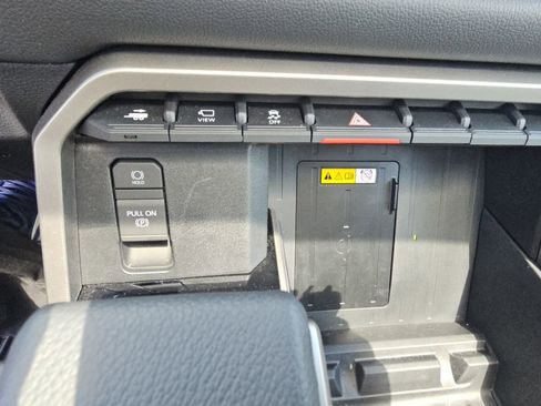 Used 2024 Toyota Tundra Limited AWD/4WD image 19